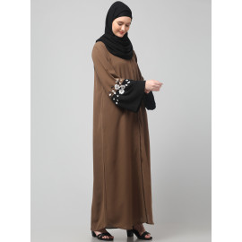 NAZNEEN EMBRODERY AND CONYTRAST  2 SIDE POCKET SLEEVES  FRONT OPEN ABAYA