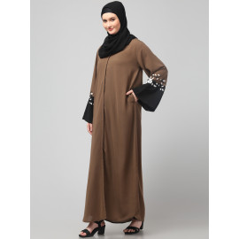 NAZNEEN EMBRODERY AND CONYTRAST  2 SIDE POCKET SLEEVES  FRONT OPEN ABAYA